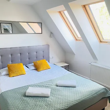 Modern 5 Apartment *