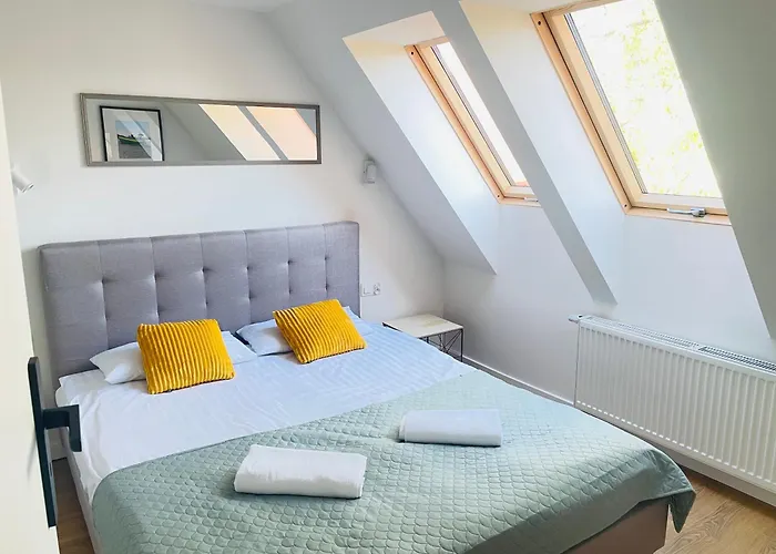 Modern 5 Apartment *